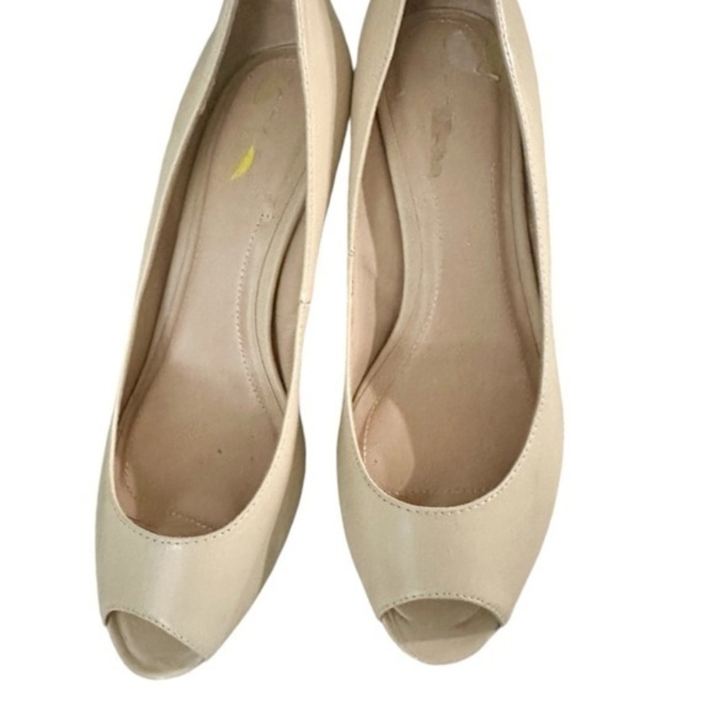 Tahari Pumps